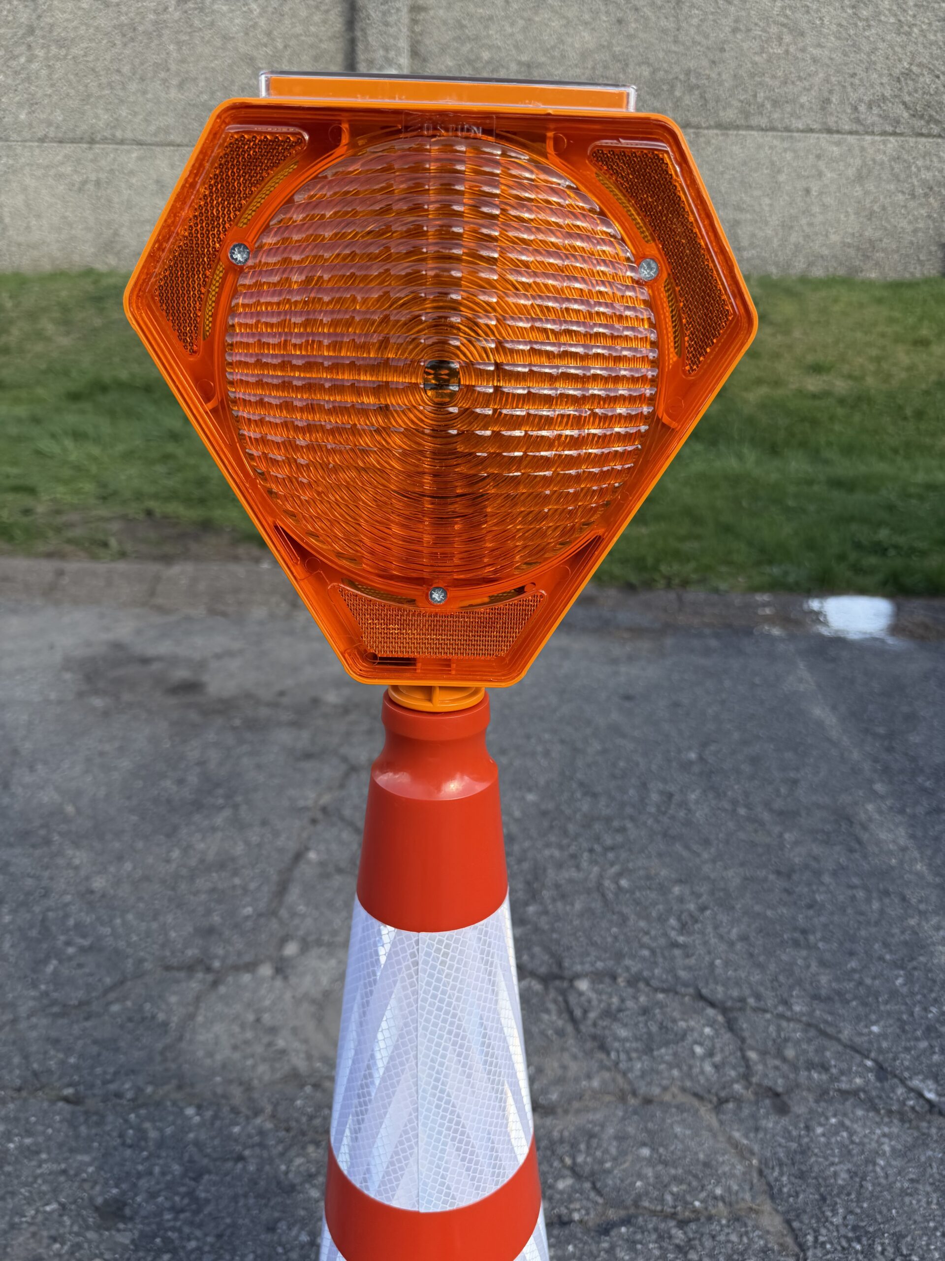 Solar-Powered LED Warning light- (Yellow Lens) - Image 2