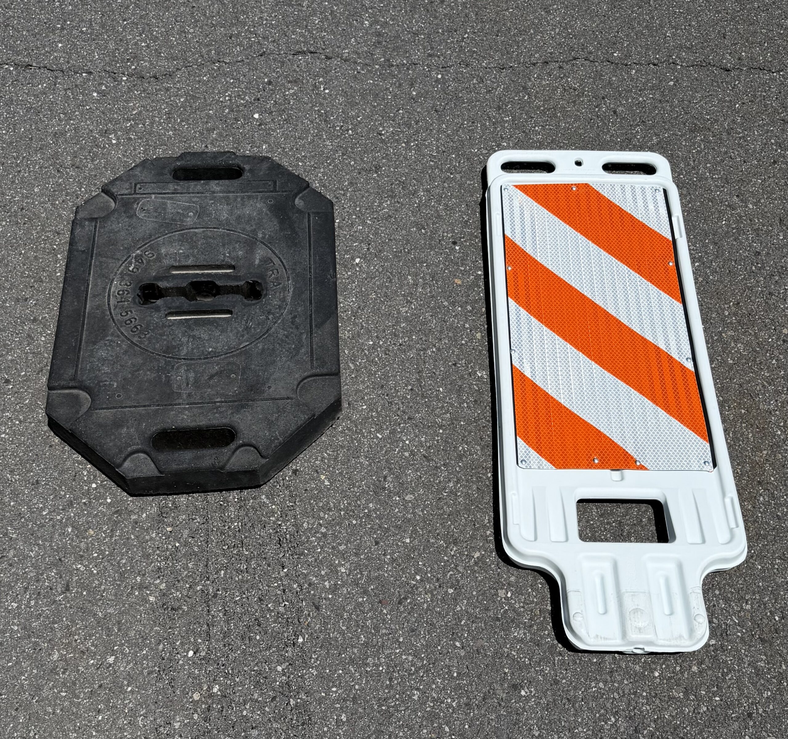 Traffic Vertical Panel with Bigfoot Base – Double-Sided Reflective - Image 4
